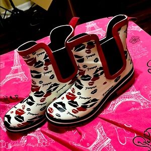 Stylish Lip Print Rain Boots